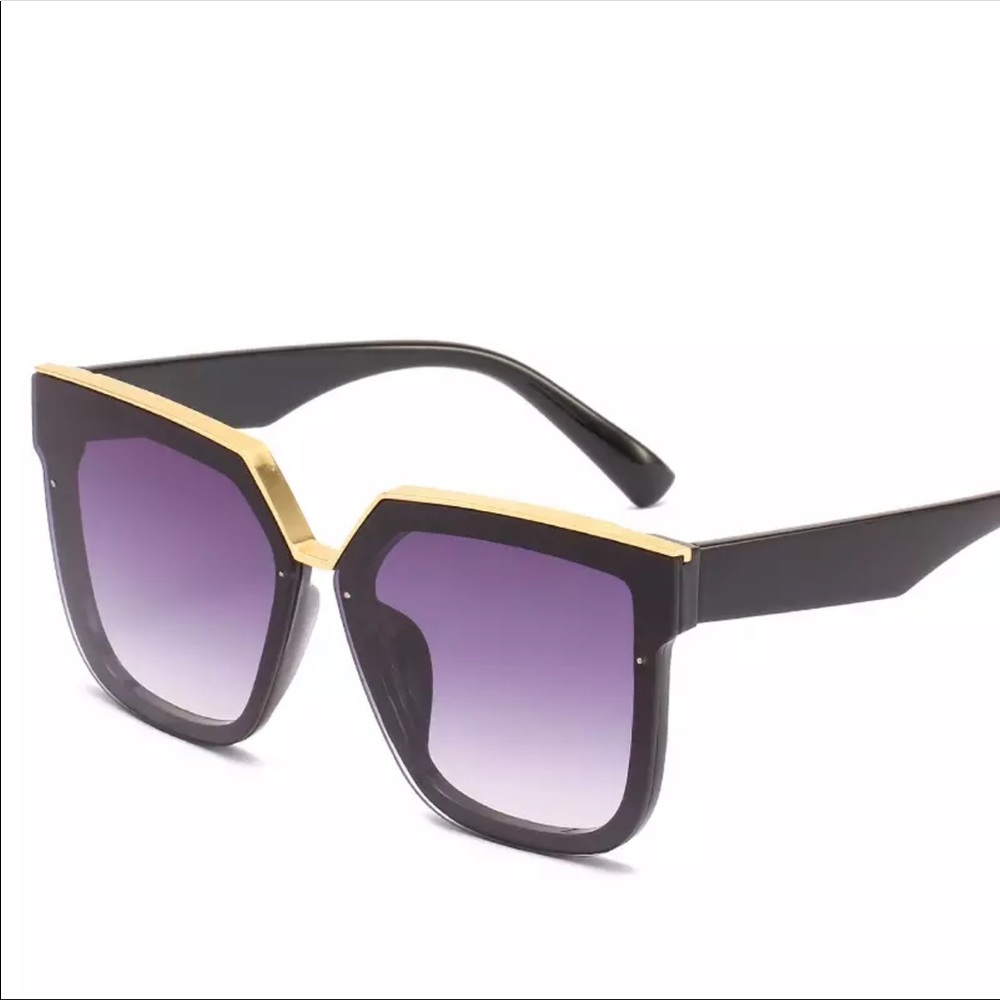 🆕 Oversized Square Plastic Frame Sunglasses - Picture 4 of 7